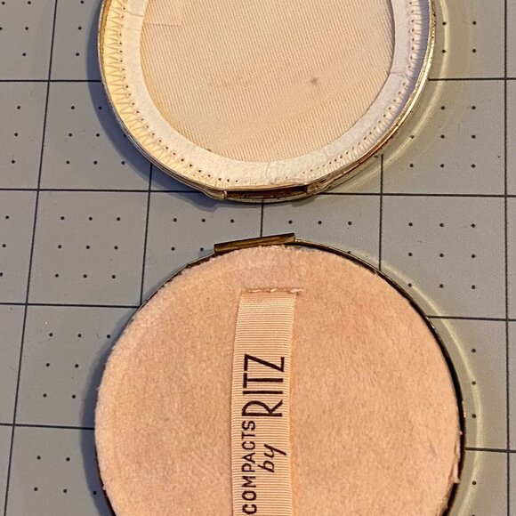 Antique compact - Picture 3 of 5